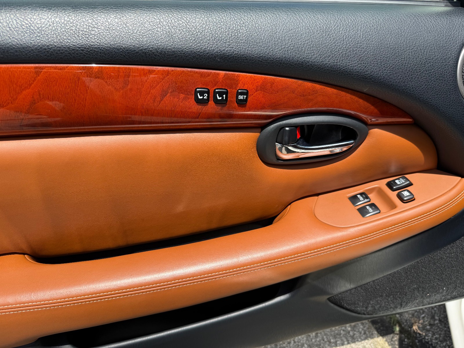 2005 Lexus SC430 2053