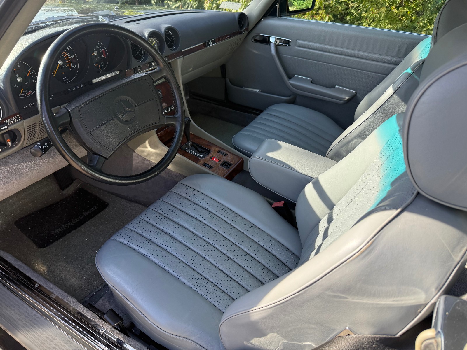 1989 Mercedes Benz 560SL 1738