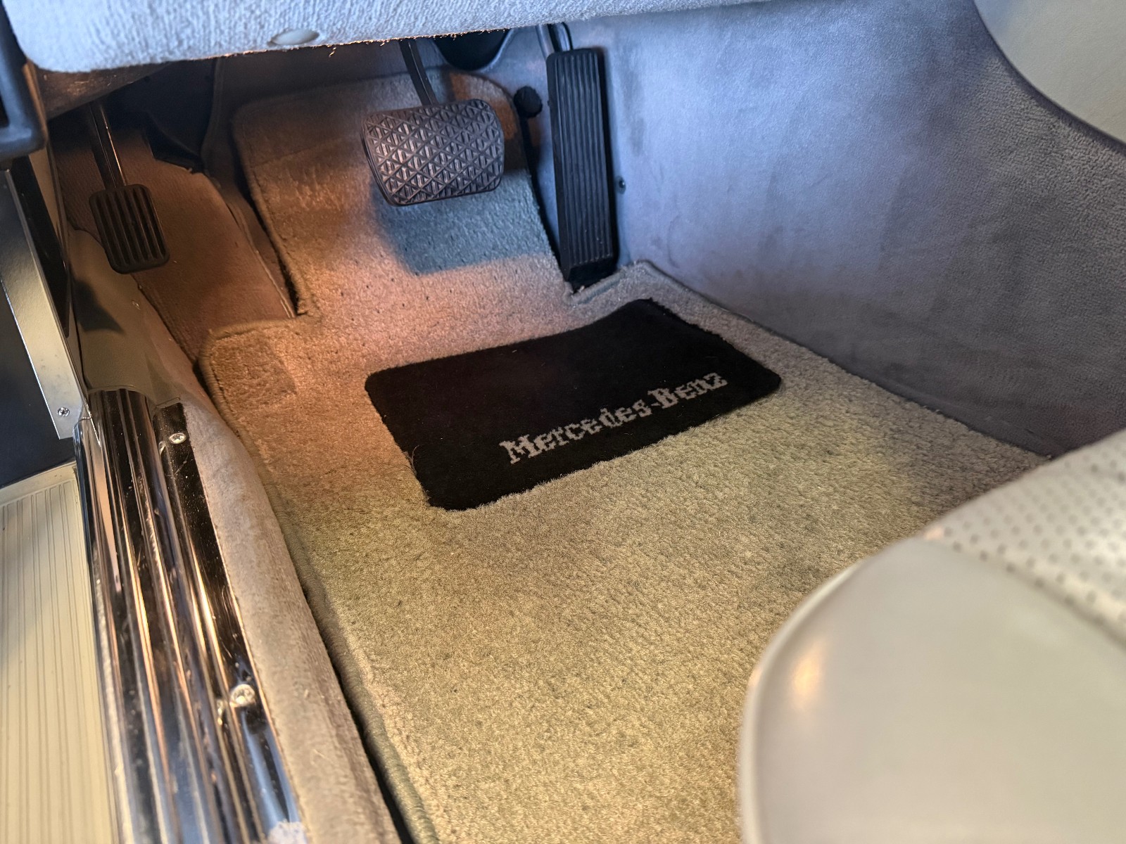 1989 Mercedes Benz 560SL 1749