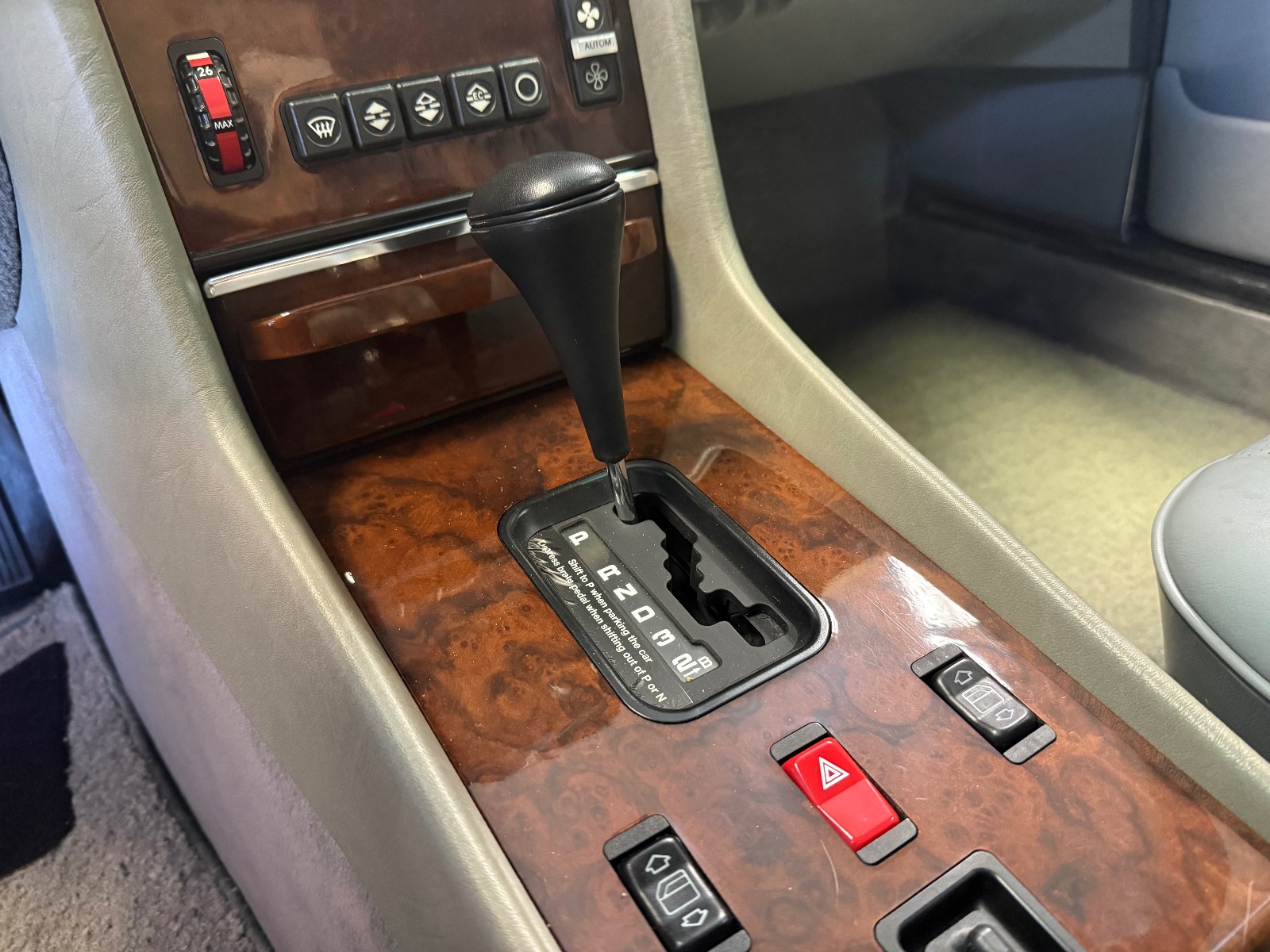 1989 Mercedes Benz 560SL 1750